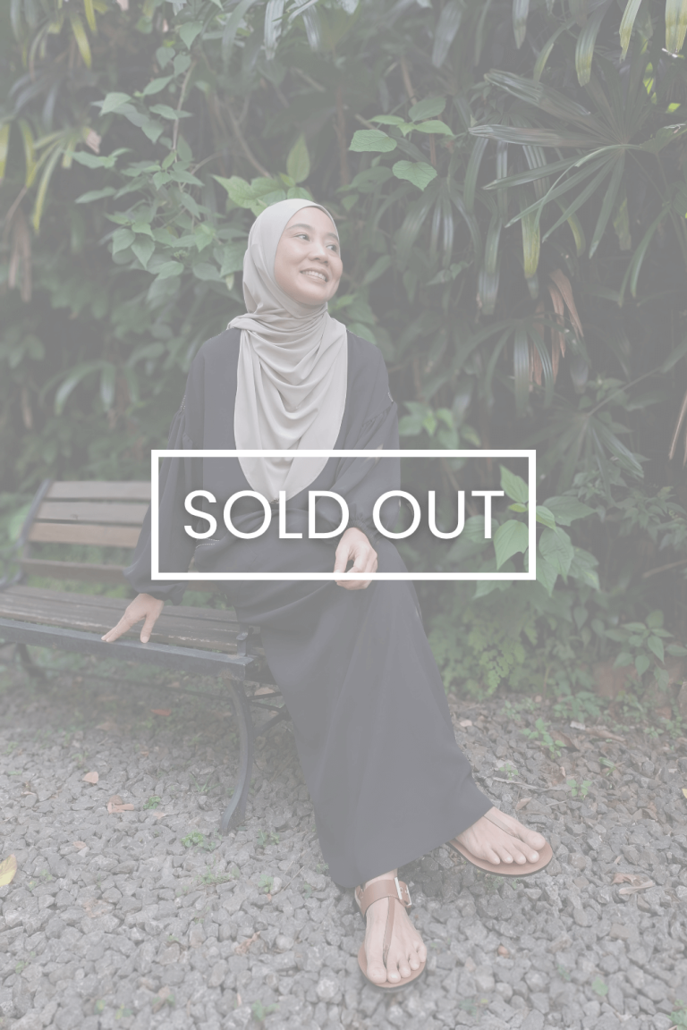 Shalima Abaya - black model 2