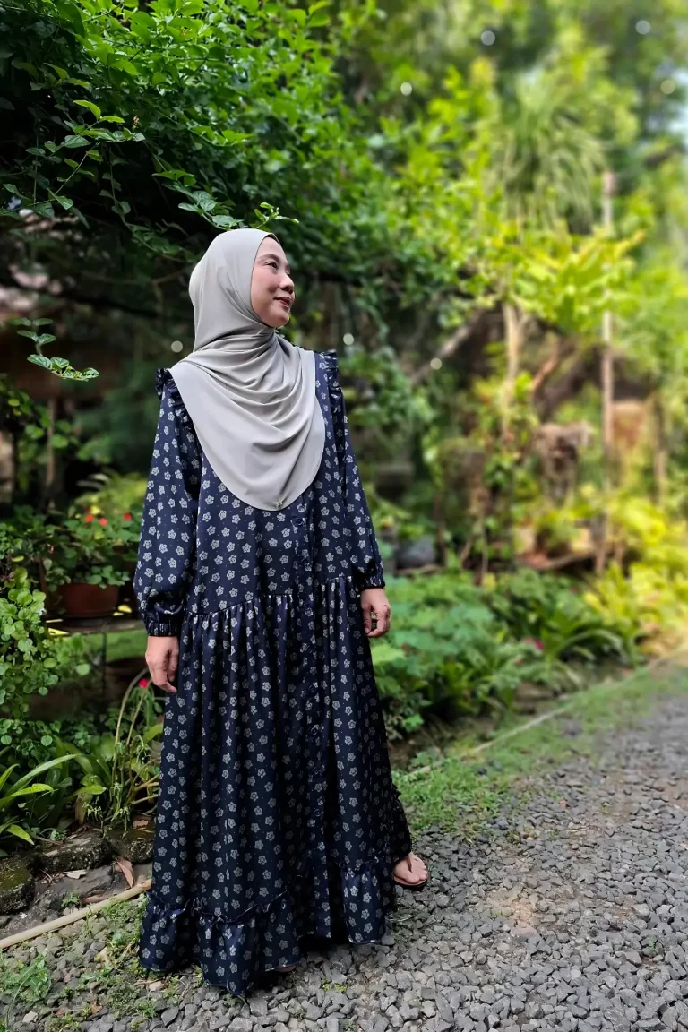 aletta dress - navy model 1